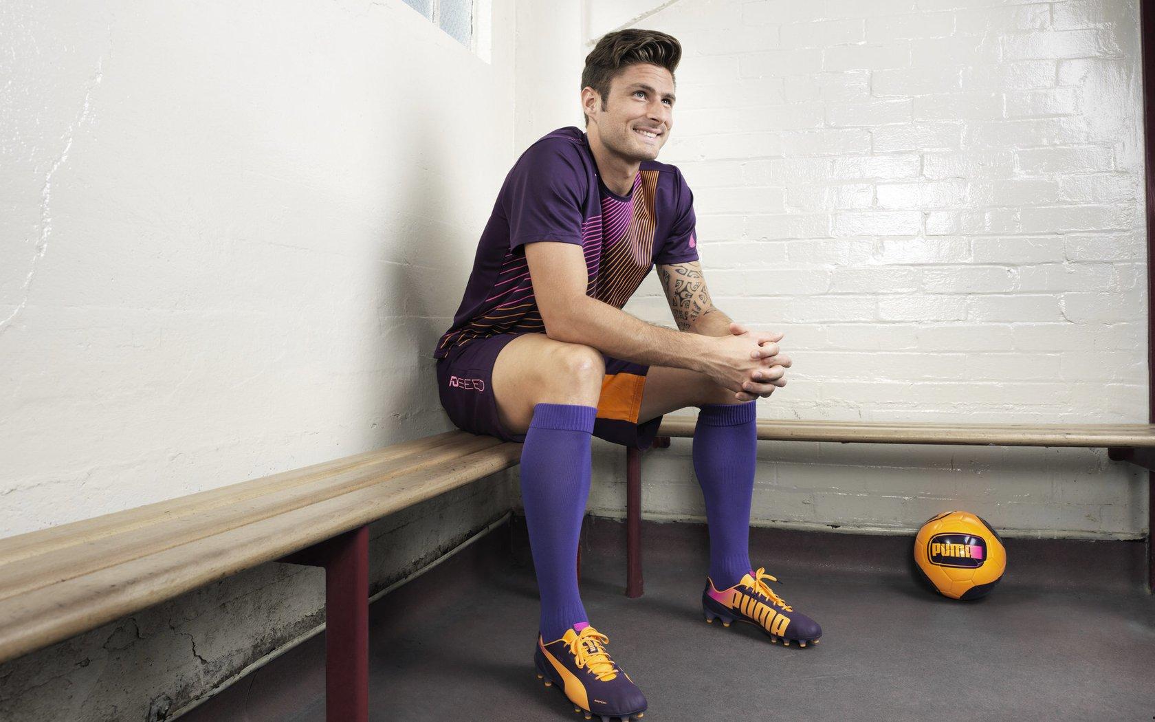 古利特犀利点评皇马锋线跑动不足，贝林厄姆成战术牺牲品引热议